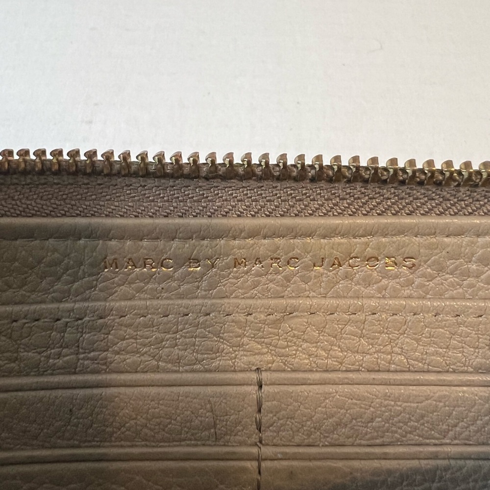 Marc Jacobs zip around long wallet‎ - Picture 9 of 14